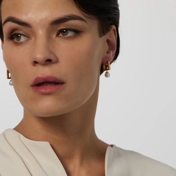 NWOT Classy/Elegant Stainless Steel Square Hoop Earrings
Faux Pearls in Gold - Picture 5 of 12